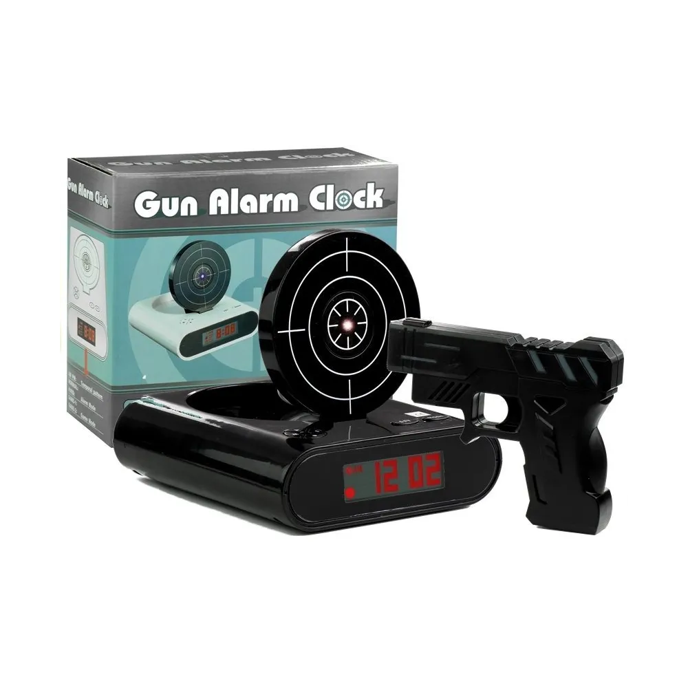 Czarny budzik z laserowym pistoletem i tarczą na białym tle