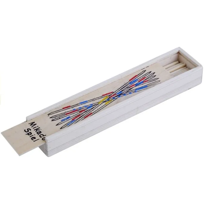 Klasyczna gra zręcznościowa Mikado podczas zabawy w domu