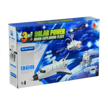 Dziecko składa łazik marsjański z zestawu 3w1