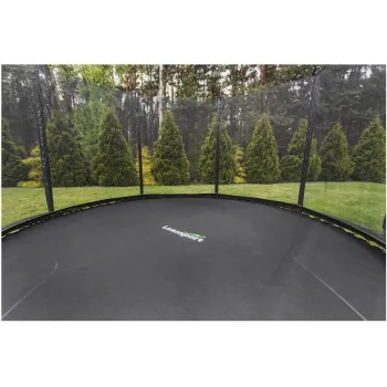 Drabinka dwustopniowa przy trampolinie ułatwiająca wejście na batut