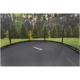 Drabinka dwustopniowa przy trampolinie ułatwiająca wejście na batut