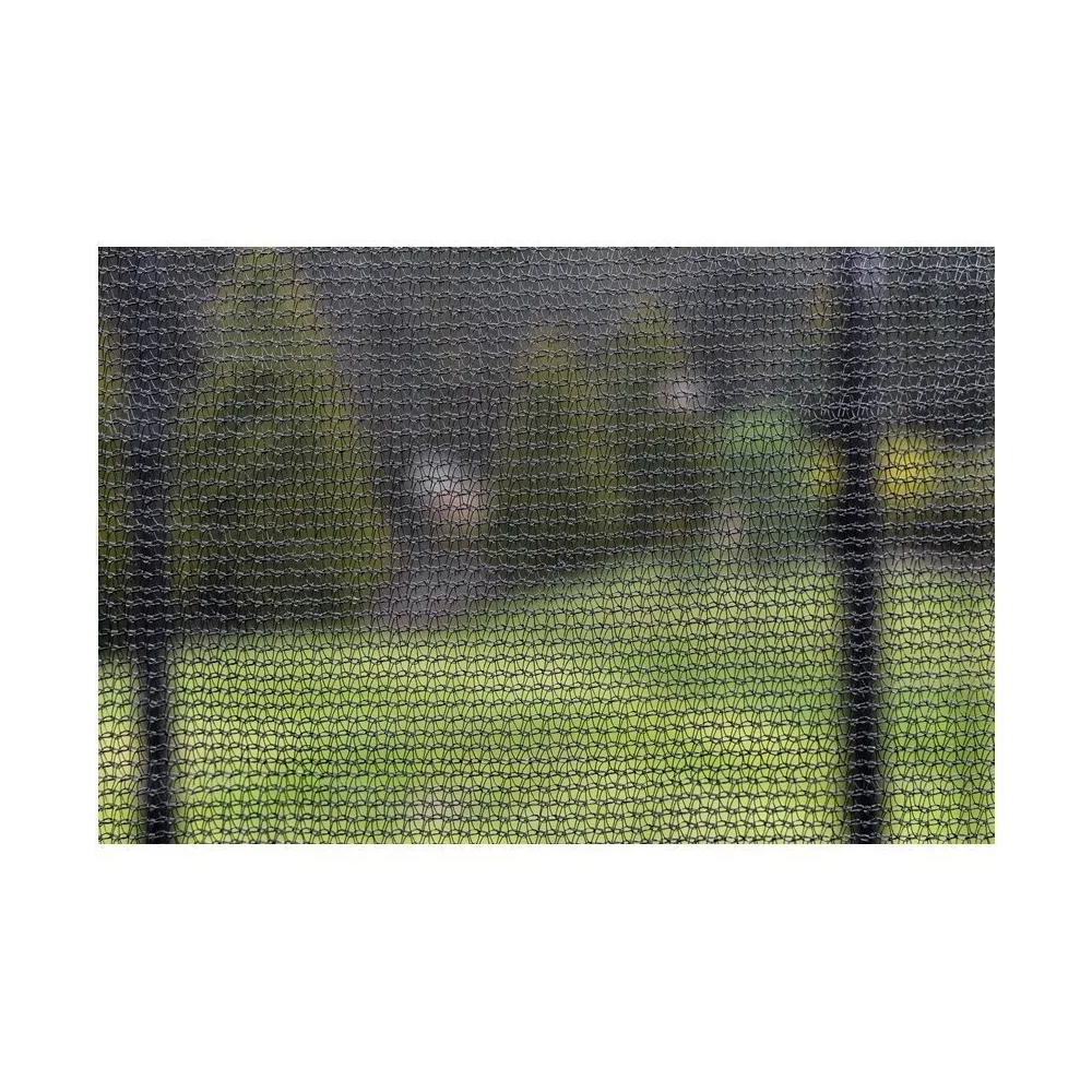 Trampolina LEAN SPORT PRO zamontowana w przydomowym ogrodzie