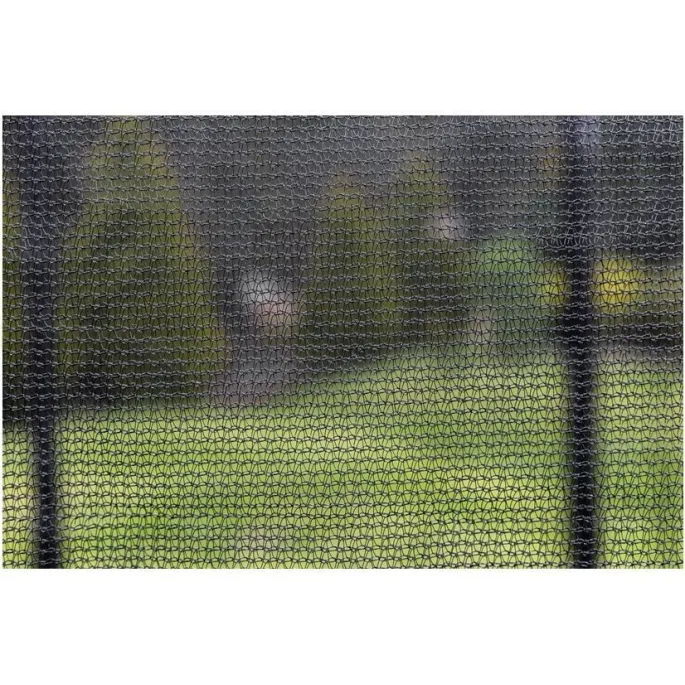 Trampolina LEAN SPORT PRO zamontowana w przydomowym ogrodzie