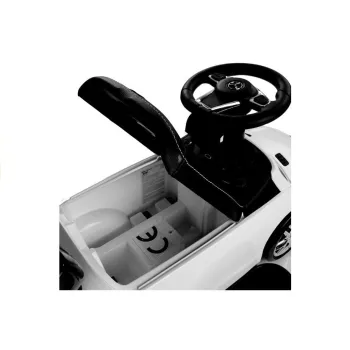 Bezpieczne siedzisko z ekoskóry w jeździku Mercedes dla dzieci