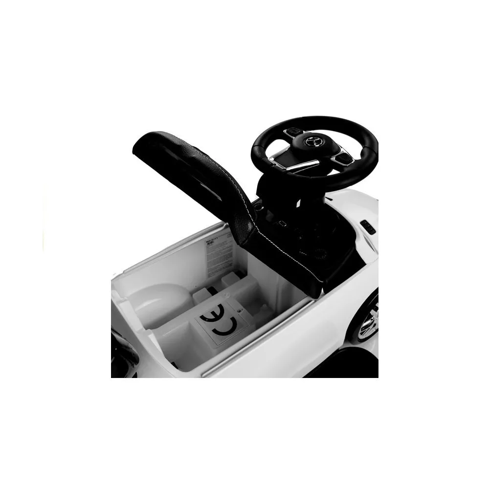 Bezpieczne siedzisko z ekoskóry w jeździku Mercedes dla dzieci