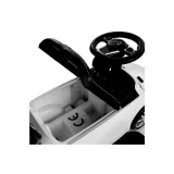 Bezpieczne siedzisko z ekoskóry w jeździku Mercedes dla dzieci