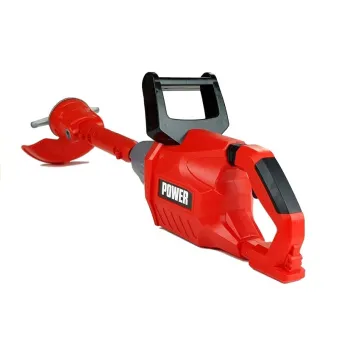 Dziecko bawiące się zestawem małego ogrodnika w ogrodzie