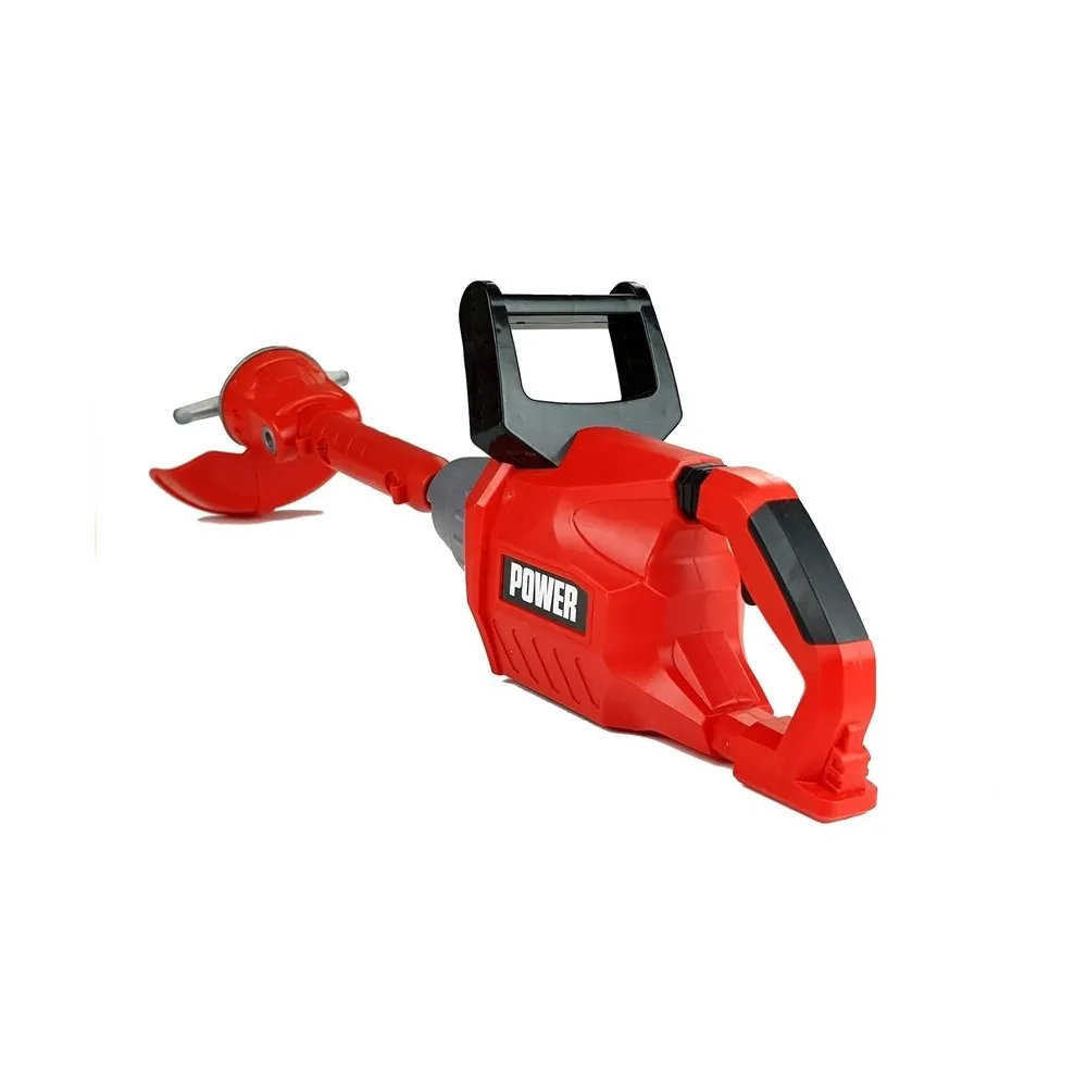 Dziecko bawiące się zestawem małego ogrodnika w ogrodzie