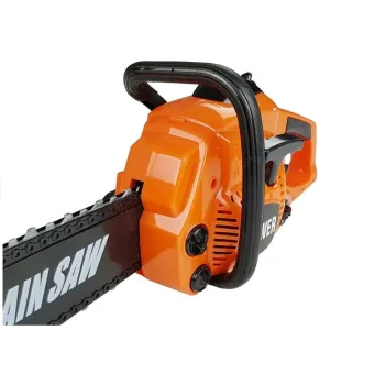 Dziecięce okulary, kask i rękawice w zestawie z zabawkową piłą