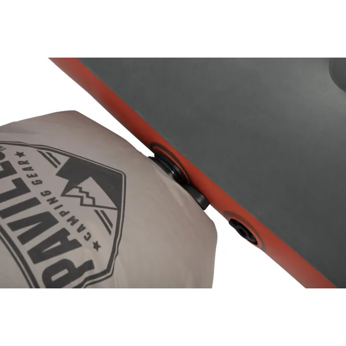 Materac turystyczny Bestway 67703 z widocznym zaworem pompowania