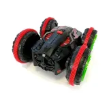 Auto akrobatyczne terenowe podczas skrętu na dywanie