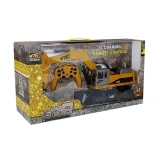 Koparka RC ustawiona na placu budowy, pokazująca możliwości manewrowania