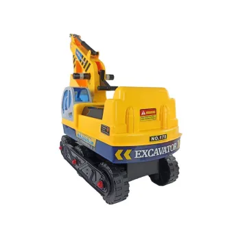 Dziecko bawiące się żółtym jeździkiem koparką na placu zabaw