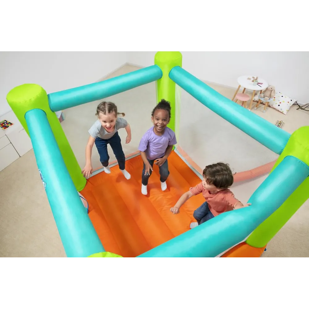 Zbliżenie na wejście do dmuchanego zamku Bestway 53394