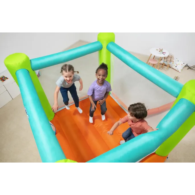 Zbliżenie na wejście do dmuchanego zamku Bestway 53394