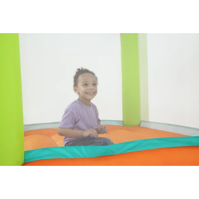 Dmuchany zamek Bestway gotowy do zabawy w ogrodzie