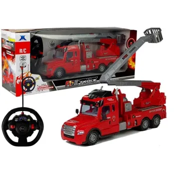 Zdalnie sterowana straż pożarna z ruchomą drabiną na białym tle