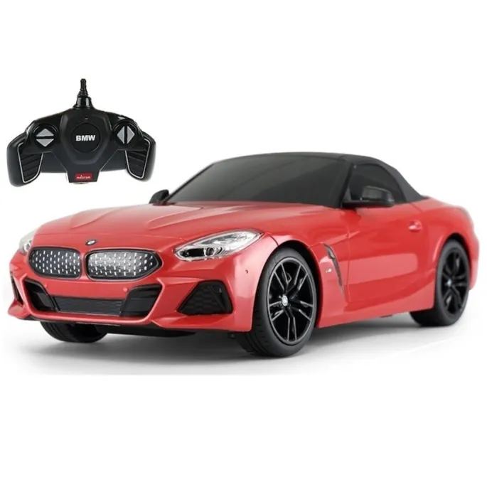 Detail czerwonego modelu BMW Z4 Roadster R/C w skali 1:18 z widocznym logo