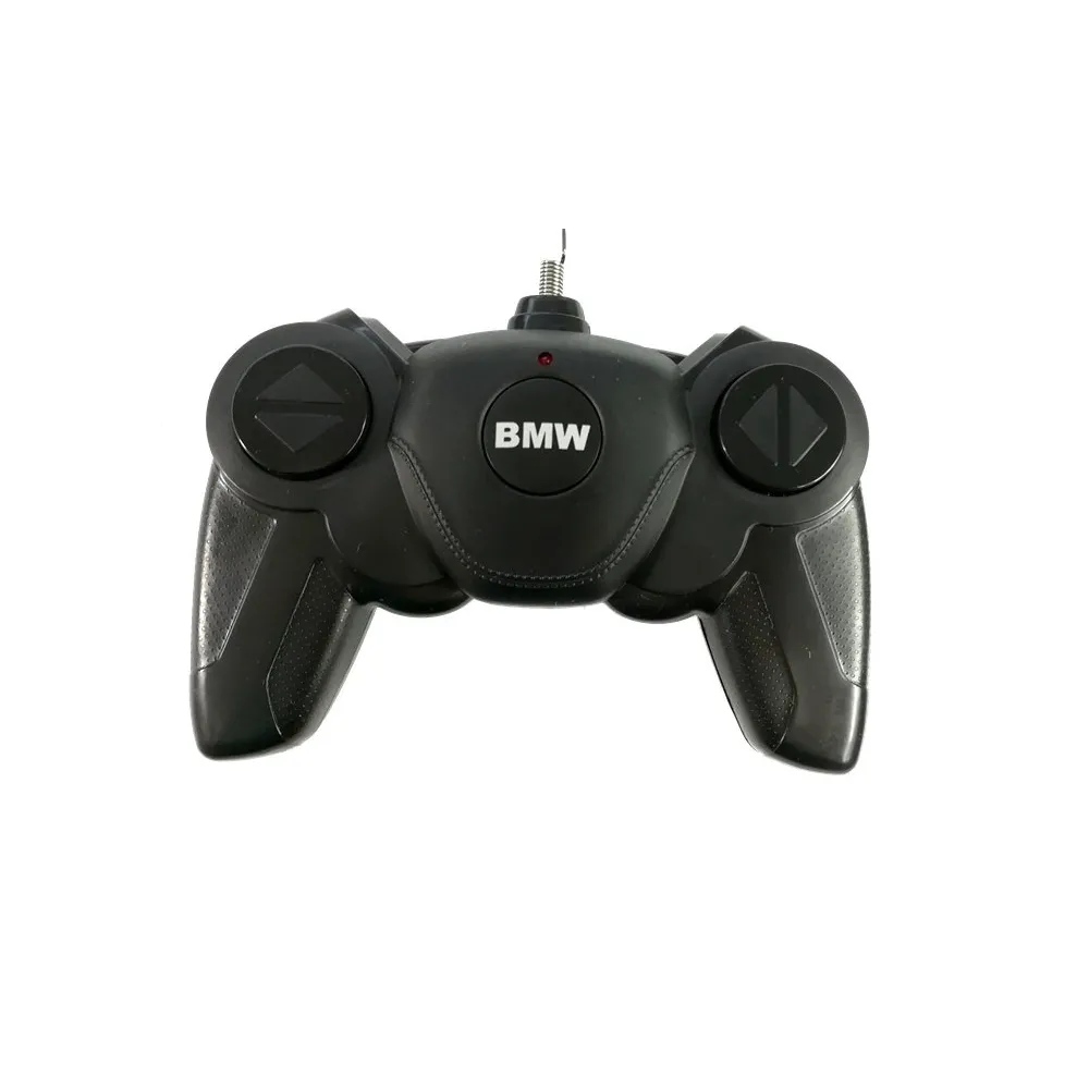 Auto RC BMW Z4 Roadster 1:24 podczas jazdy na zewnątrz