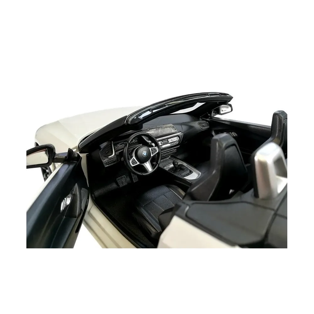 Zbliżenie na wnętrze BMW Z4 Roadster w wersji zdalnie sterowanej