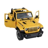 Szczegółowy przód auta R/C Jeep Wrangler Rubicon na białym tle