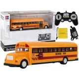 Zdalnie sterowany żółty autobus szkolny z otwieranymi drzwiami, widok z boku