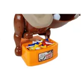 Zbliżenie na figurkę psa z gry zręcznościowej Zły Pies Kości