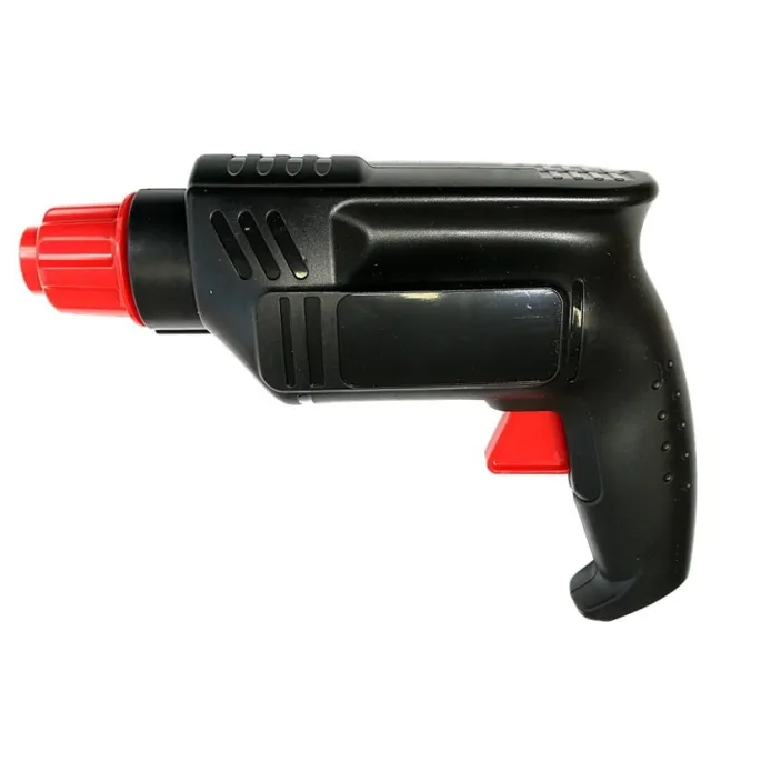 Majsterkowicz dziecięcy z kluczem francuskim i piłą w walizce