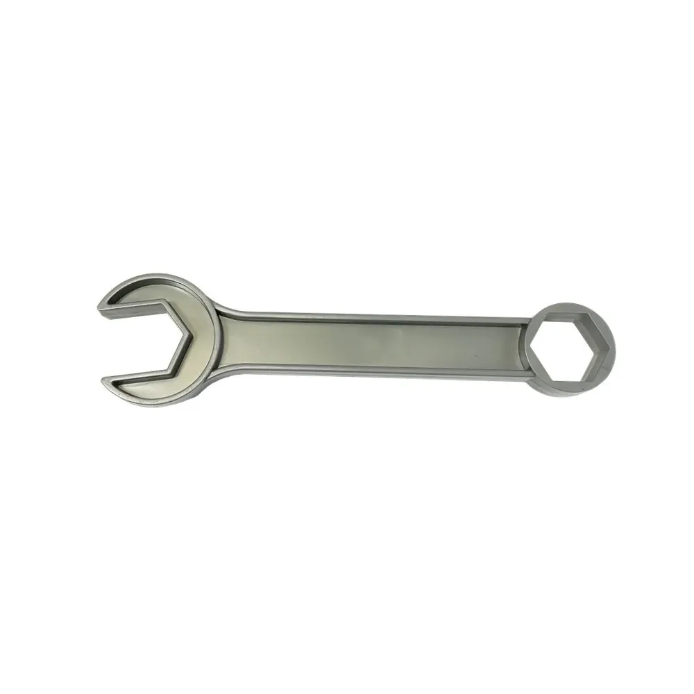 Elementy zestawu majsterkowicza: klucze, wieszaki, śrubki dla dzieci