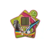 intensywnie różowa obudowa gry elektronicznej tetris na dłoni