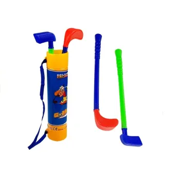 Kije, dołki i chorągiewki z zestawu mini golfa dla najmłodszych