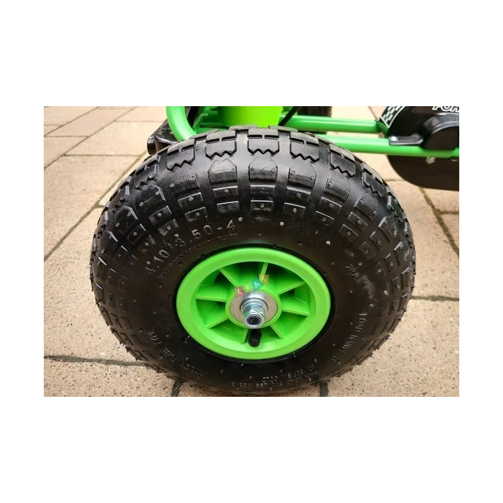 Sportowa kierownica i pedały w gokarcie dziecięcym zielonym A-15