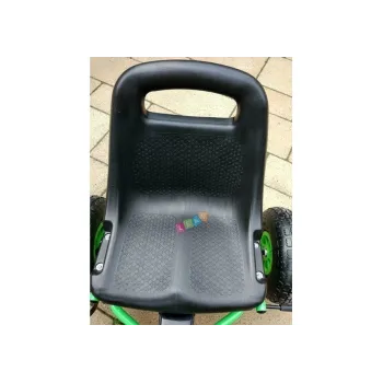 Widok boczny gokarta dziecięcego zielonego A-15