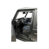 Pojazd Mercedes G63 Rastar RC podczas jazdy po parkiecie