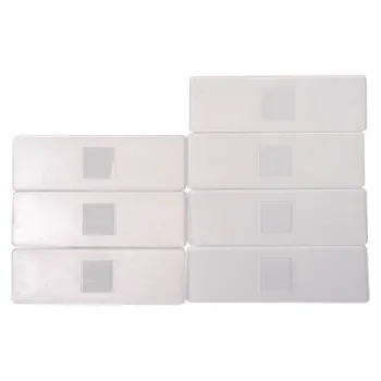 Zbliżenie na mikroskop dziecięcy z regulacją powiększenia i światła