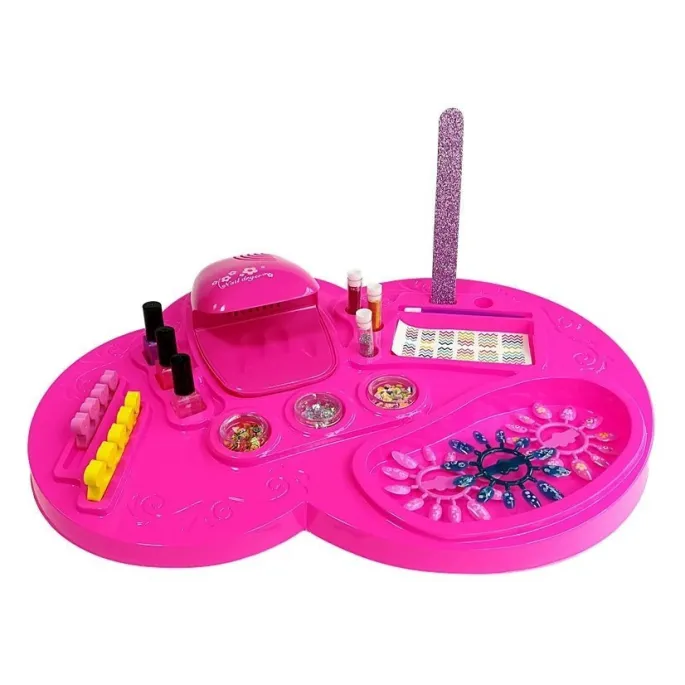 Kolorowe lakiery i brokaty w zestawie kosmetyczki dla dzieci