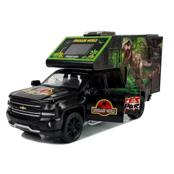 Detal wnętrza campera z miejscem do spania i kuchnią, widok z boku