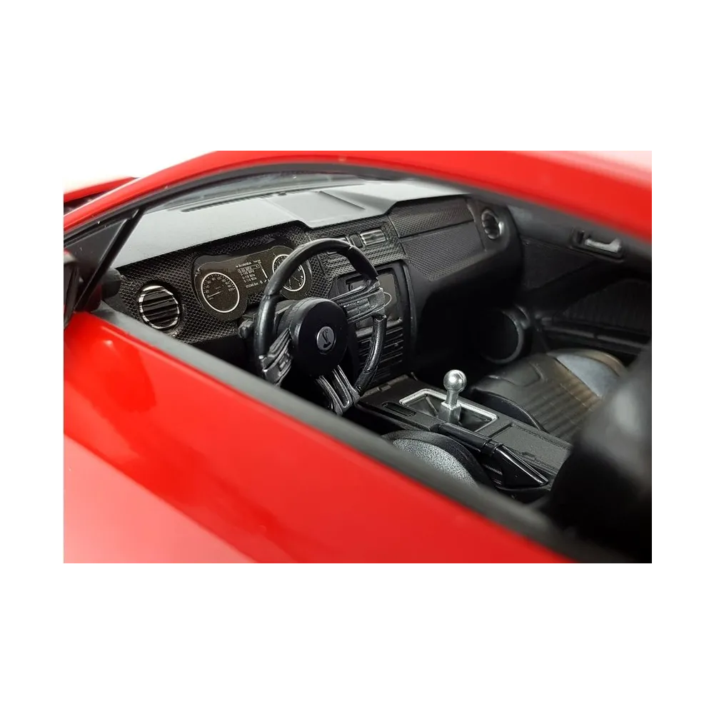 Opakowanie z witrynką prezentujące czerwony Ford Shelby Rastar 1:14 RC