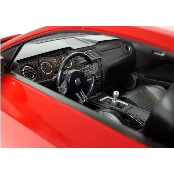 Opakowanie z witrynką prezentujące czerwony Ford Shelby Rastar 1:14 RC