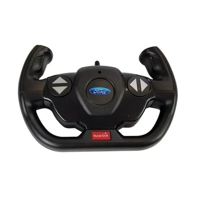 Otwierane automatycznie drzwi Ford Shelby Rastar RC podczas zabawy