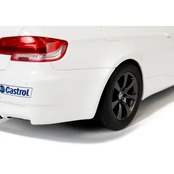 Zestaw RC BMW M3: biały samochód, pilot i instrukcja obsługi