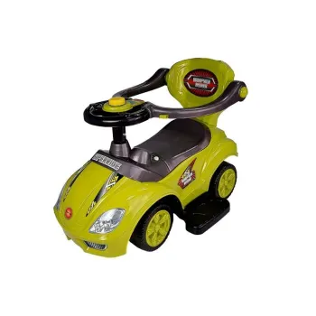 Jeździk Mega Car podczas zabawy w domu