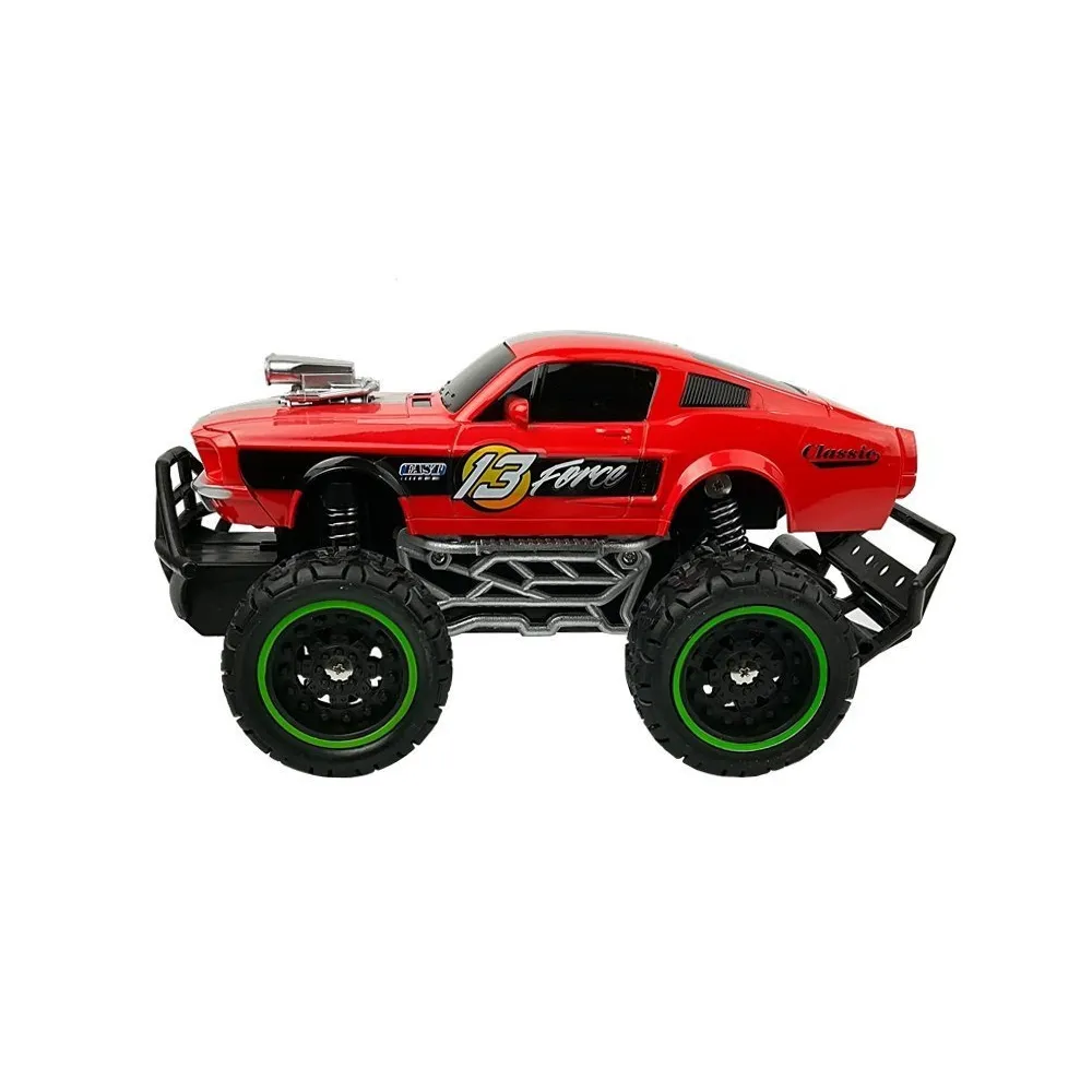 Terenowy samochód zdalnie sterowany prezentowany z boku