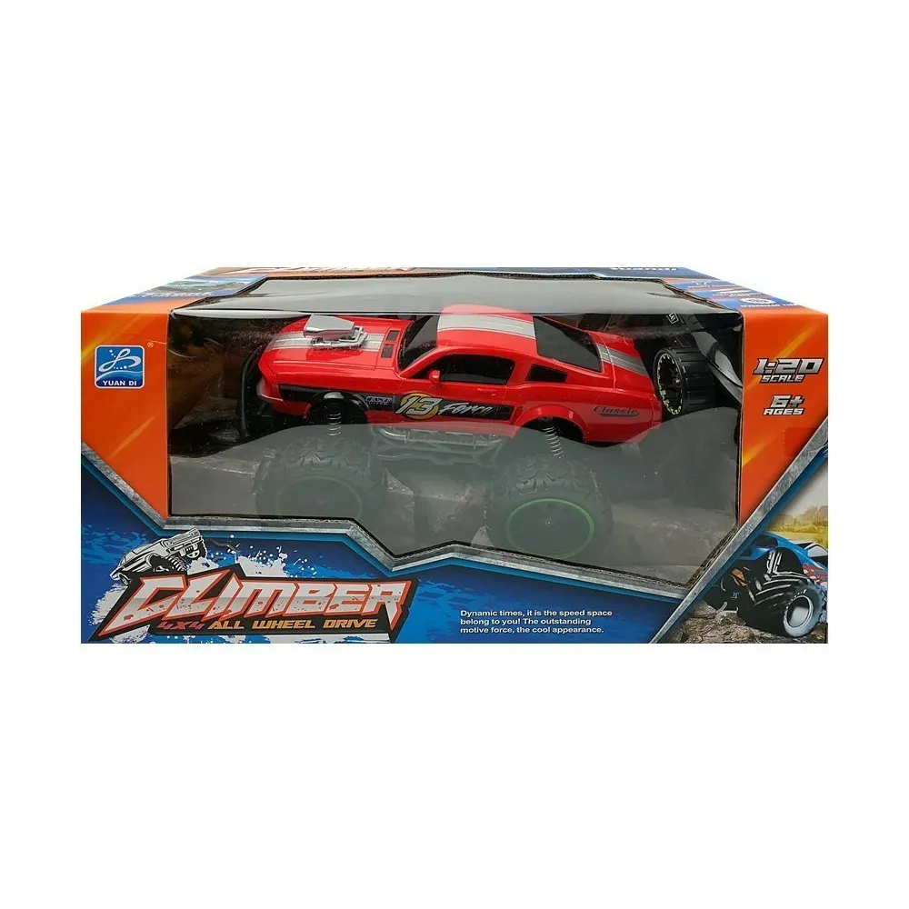 Auto terenowe R/C dla dzieci pokonujące leśną ściółkę