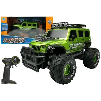 Zielony jeep R/C na białym tle