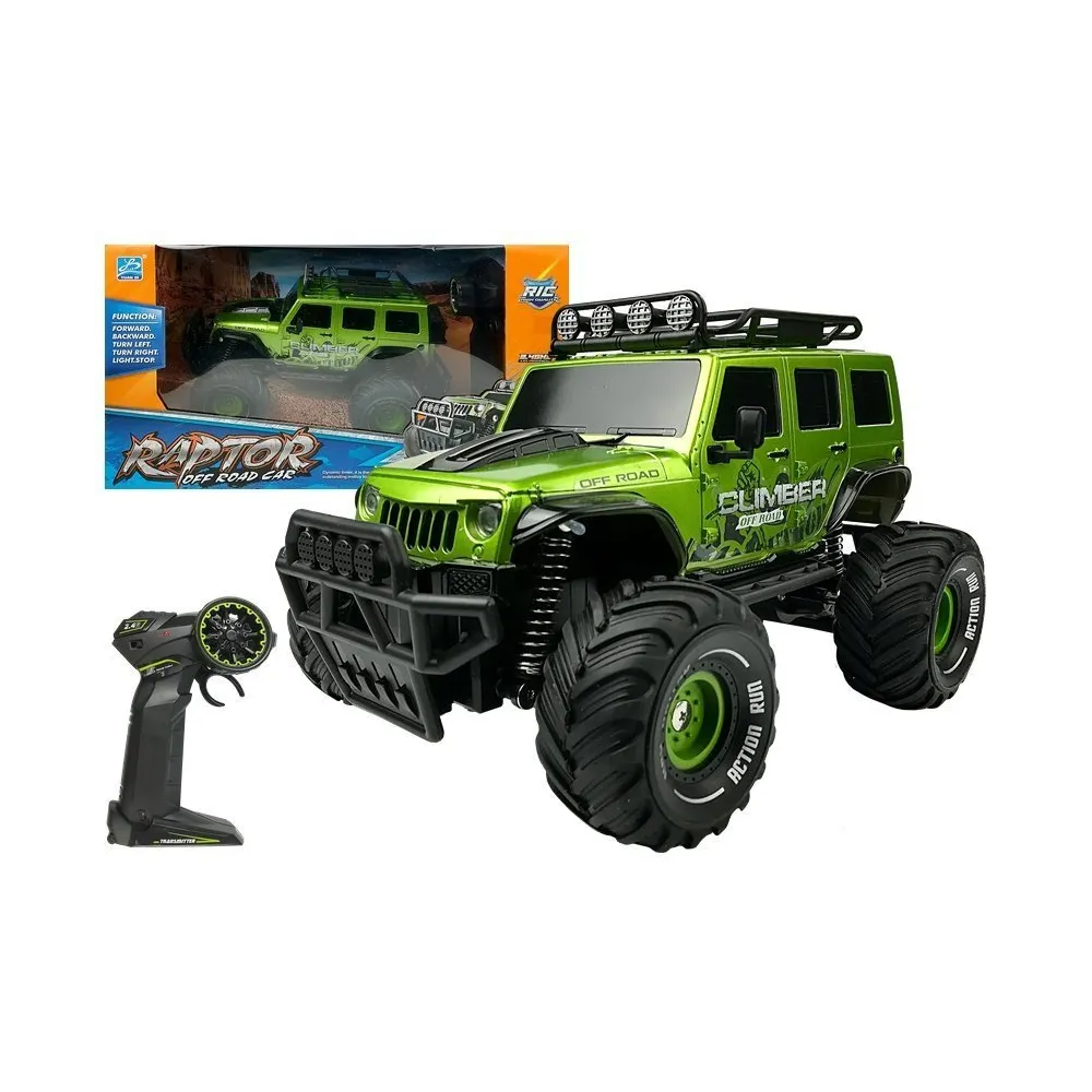 Zielony jeep R/C na białym tle
