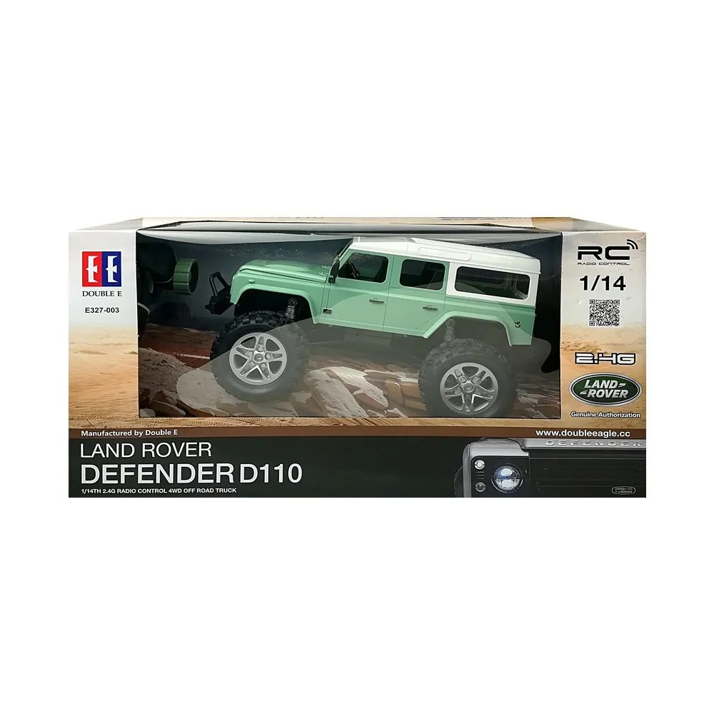 Zielony Land Rover Defender D110 RC podczas zabawy na świeżym powietrzu