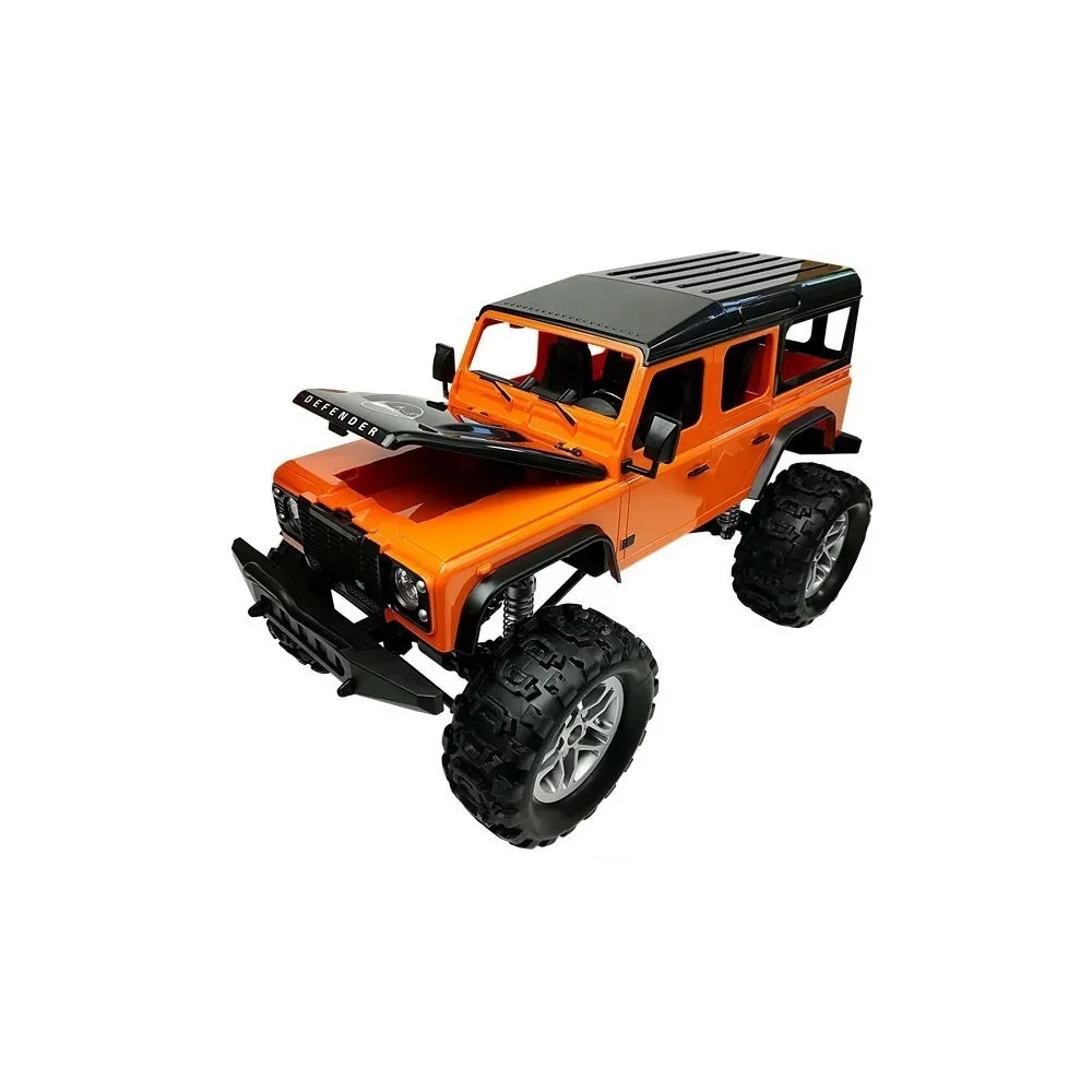 Land Rover Defender RC w terenie, prezentacja przejazdu po trawie