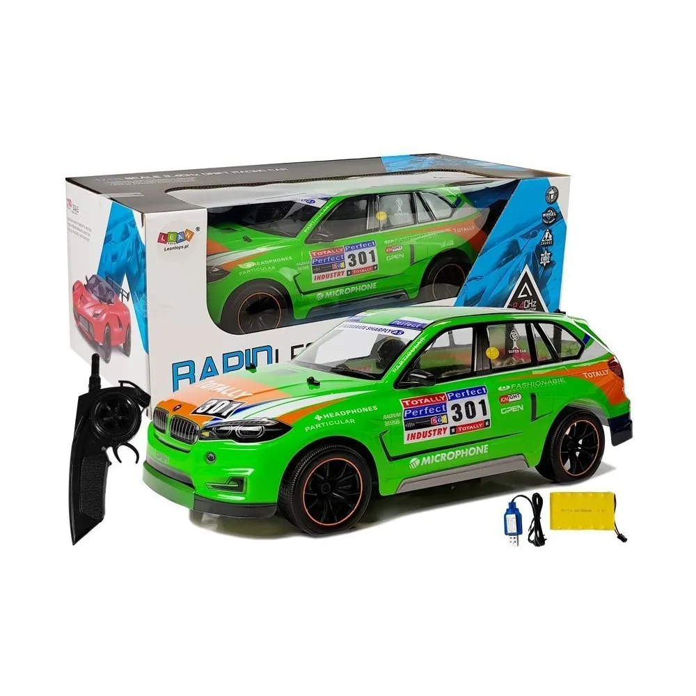 Zielony samochód zdalnie sterowany 1:10 z pilotem na tle białym