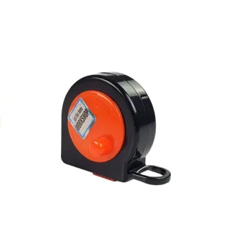 Elementy zestawu: śrubki, nakrętki i taśma centymetrowa dla dzieci